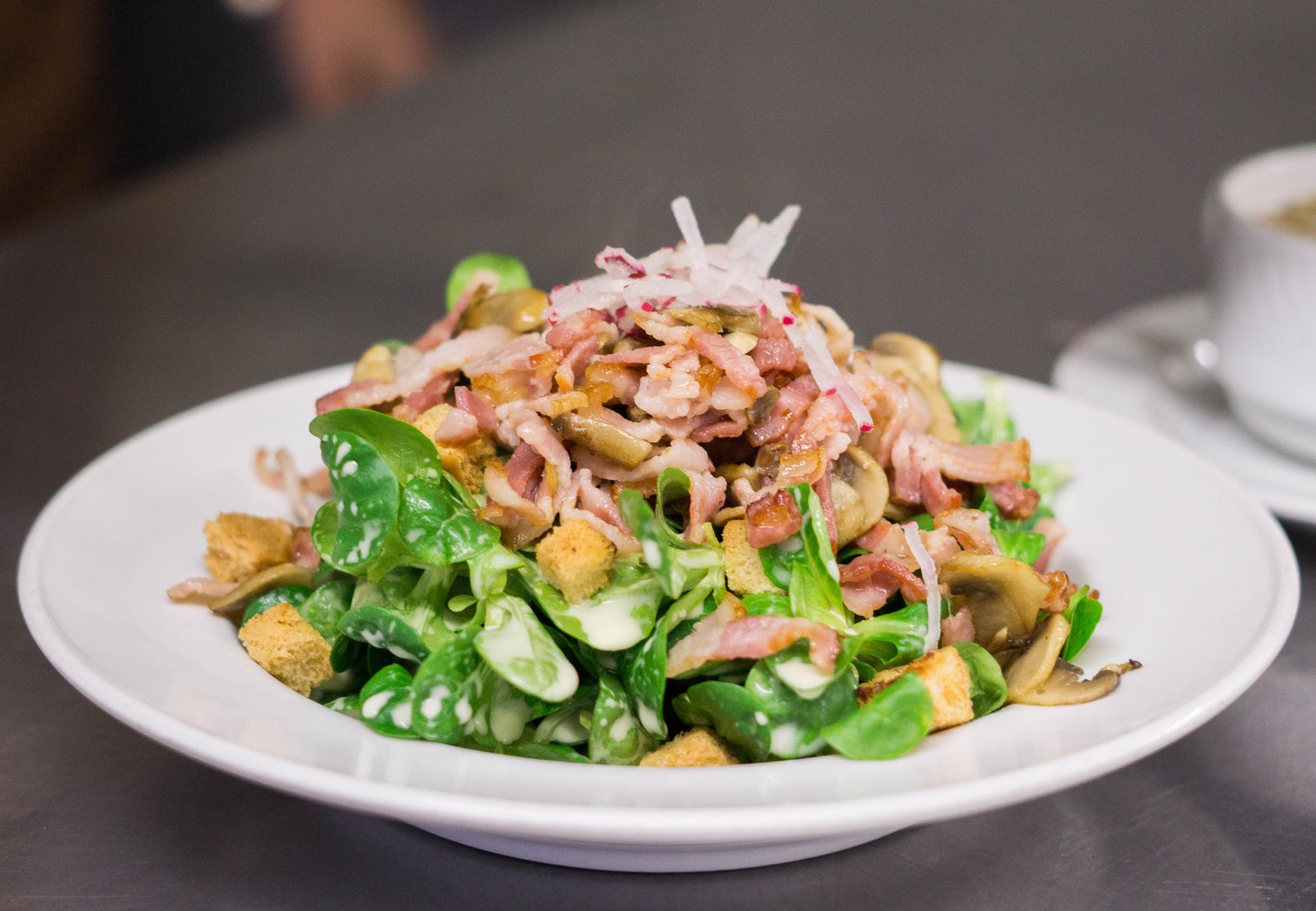 Nüsslisalat mit Speck